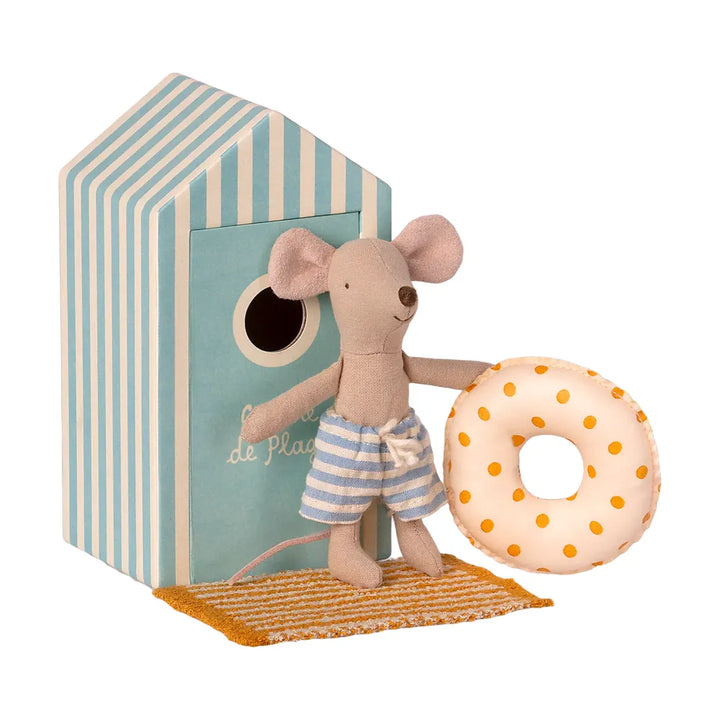MAILEG Beach Mouse Little Brother in Cabin de Plage