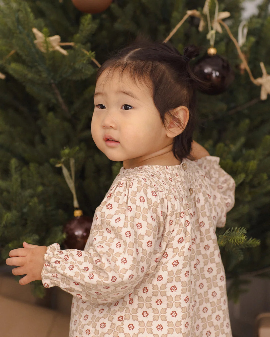 V SMOCKED DRESS WINTER ROSE