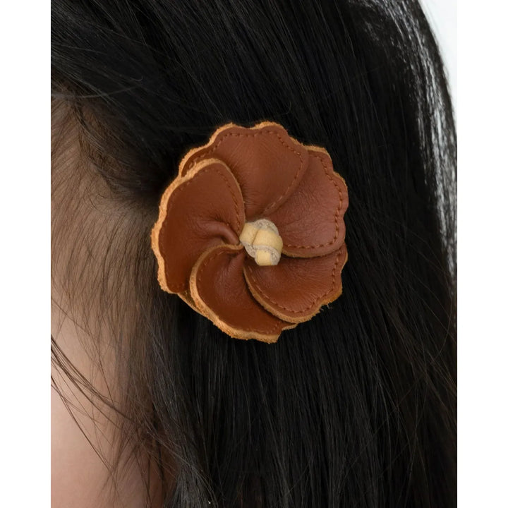 Donsje Zaza Fields Hibiscus Leather Clip • Maple