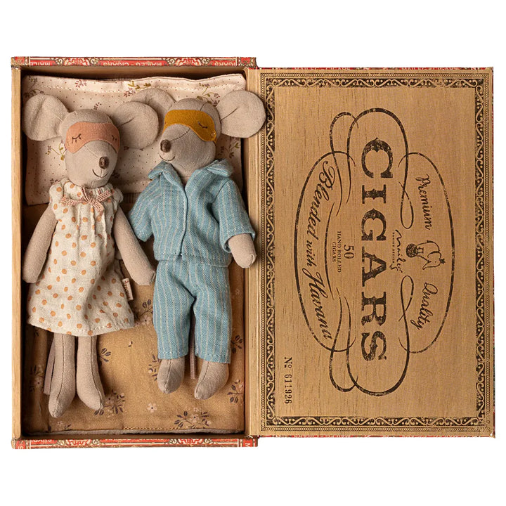 MAILEG Mum &amp; Dad in Cigar Box