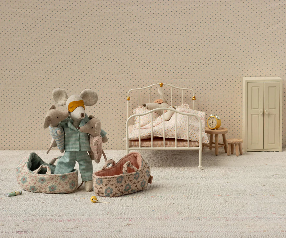 MAILEG Baby Mouse in Carry Cot - Rose