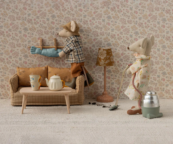 Coffee table, Mouse - Nature