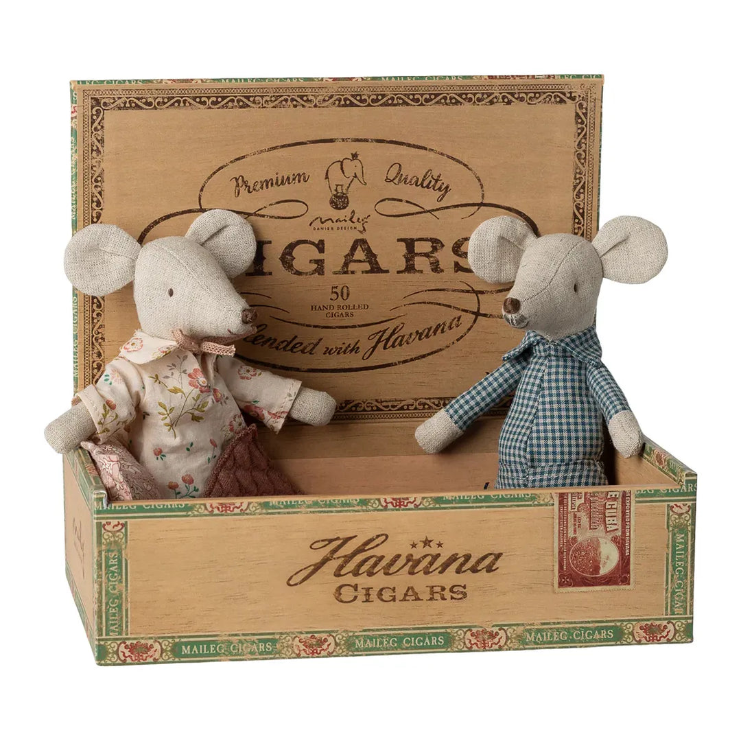 MAILEG Grandma and Grandpa Mice in Cigar Box