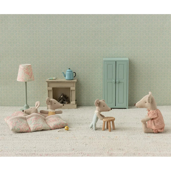Triplets, Baby mice in matchbox - Checker