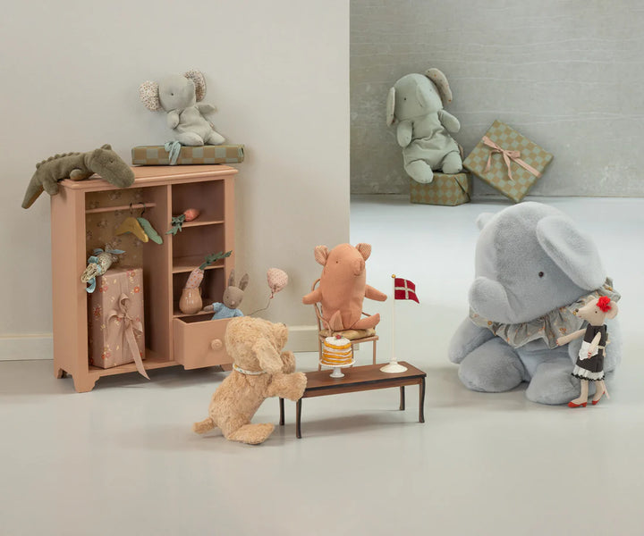 Safari friends, Elephant, Medium - Iron grey
