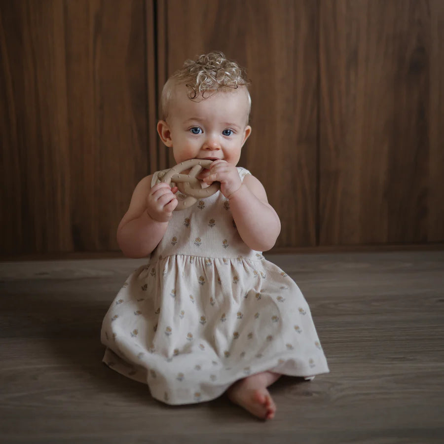 PRETZEL TEETHER natural
