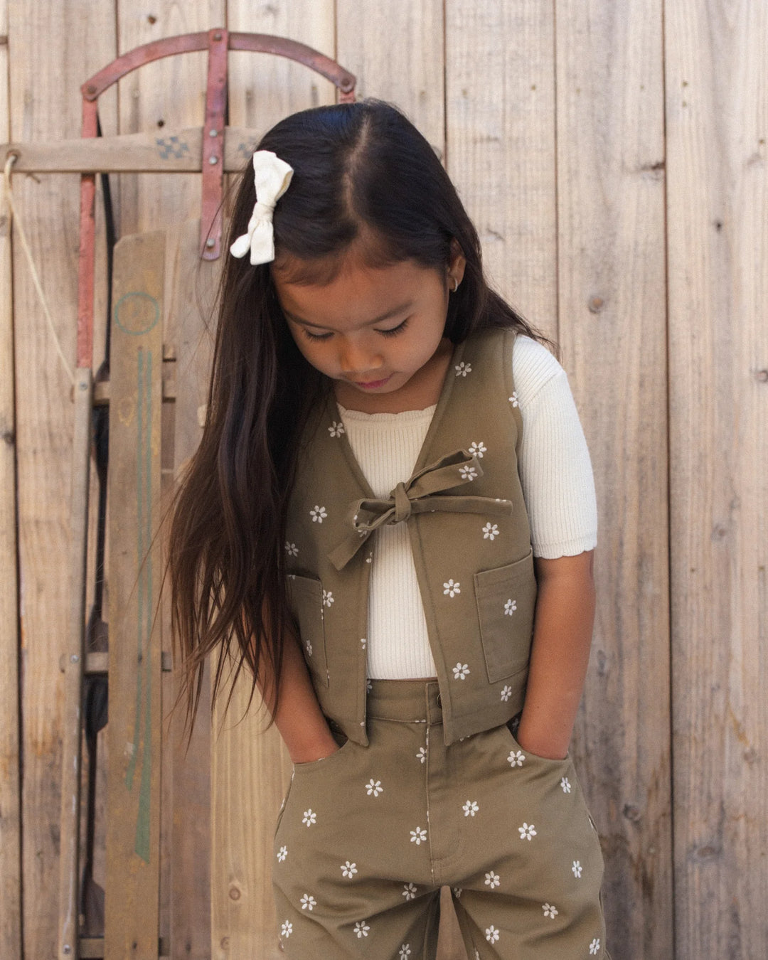 Utility Vest Embroidered Daisies
