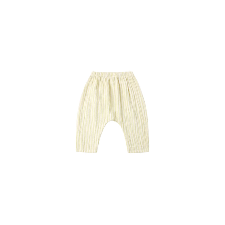 Comfortable and perfect for everyday wear, the Rylee + Cru Rowan pant is made of soft woven cotton and features an elastic waistband for easy changes.

Featuring a &