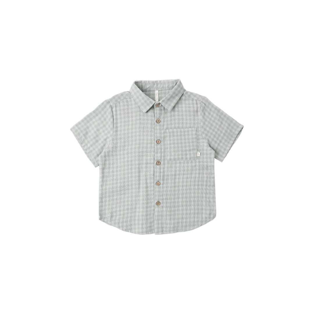A classic Rylee + Cru collared boys short sleeve button-down shirt with coconut buttons.

Featuring a ‘green gingham’ pattern. Slide into summer in this cool vintage style.