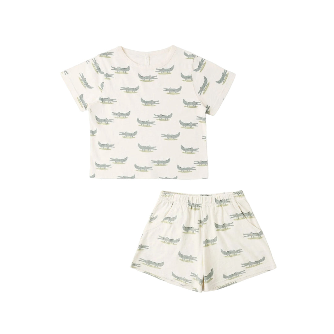 This ultra soft Rylee + Cru slub jersey set includes a short sleeve top and coordinating shorts with an elastic waist and side pockets.

Featuring an&nbsp; 'alligators' print on a 'natural' hue. Your littles will love living in this print all season long!