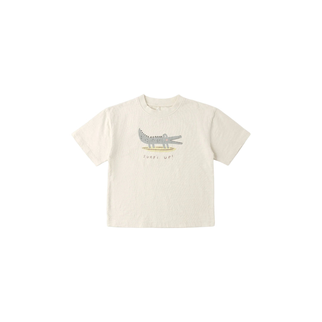 Rylee + Cru relaxed fit tee made from our soft cotton jersey. Shoulder snaps included in sizes 0-3m - 18-24m for easy dressing.

Featuring an 'alligator' print on a 'natural' hue. Live the sweet life in this cool look.