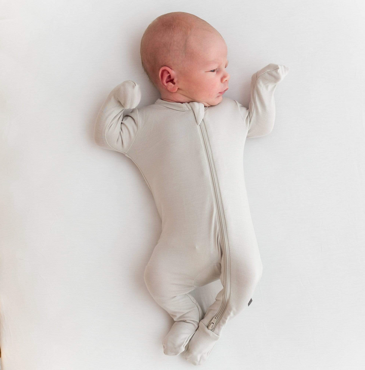 KYTE BABY zippered footie in oat
