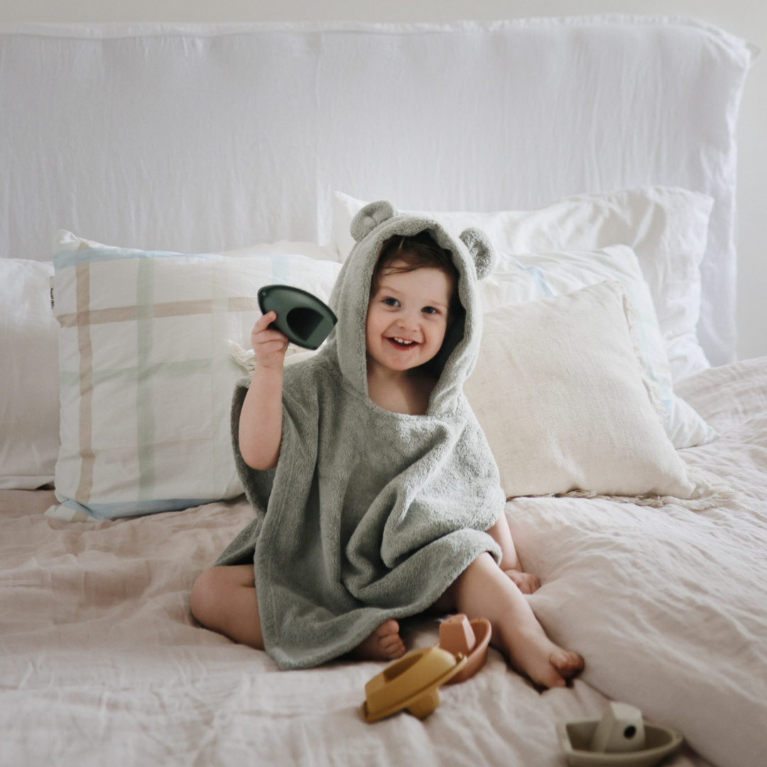 ORGANIC BEAR PONCHO TOWEL moss