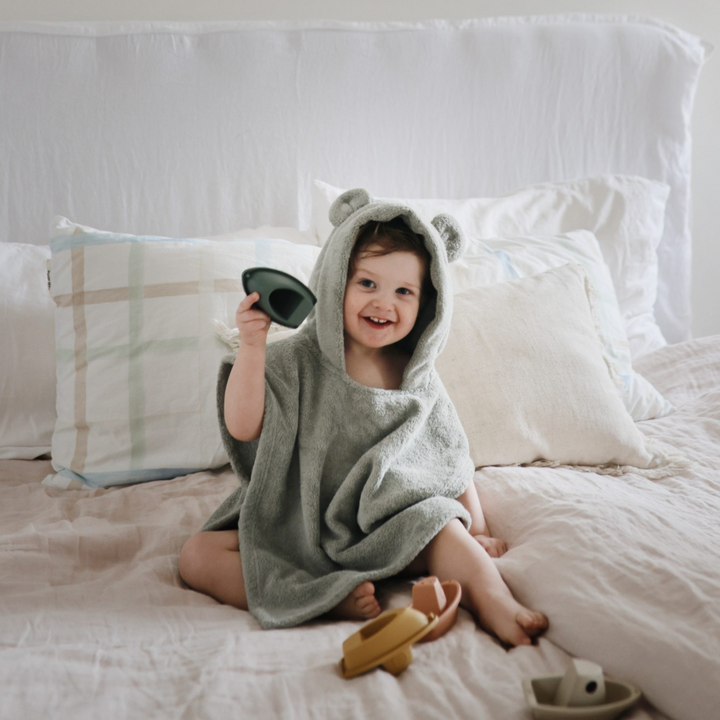 ORGANIC BEAR PONCHO TOWEL moss