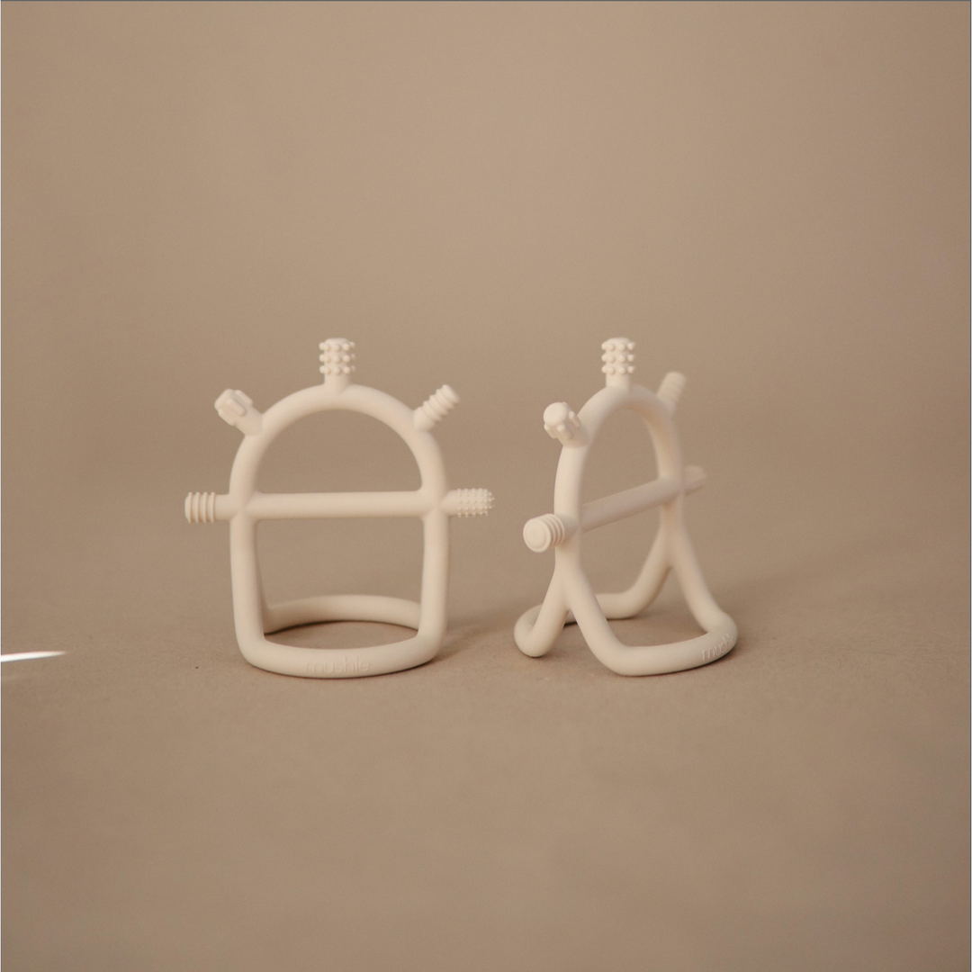 SENSORY GRIP TEETHER shifting sand