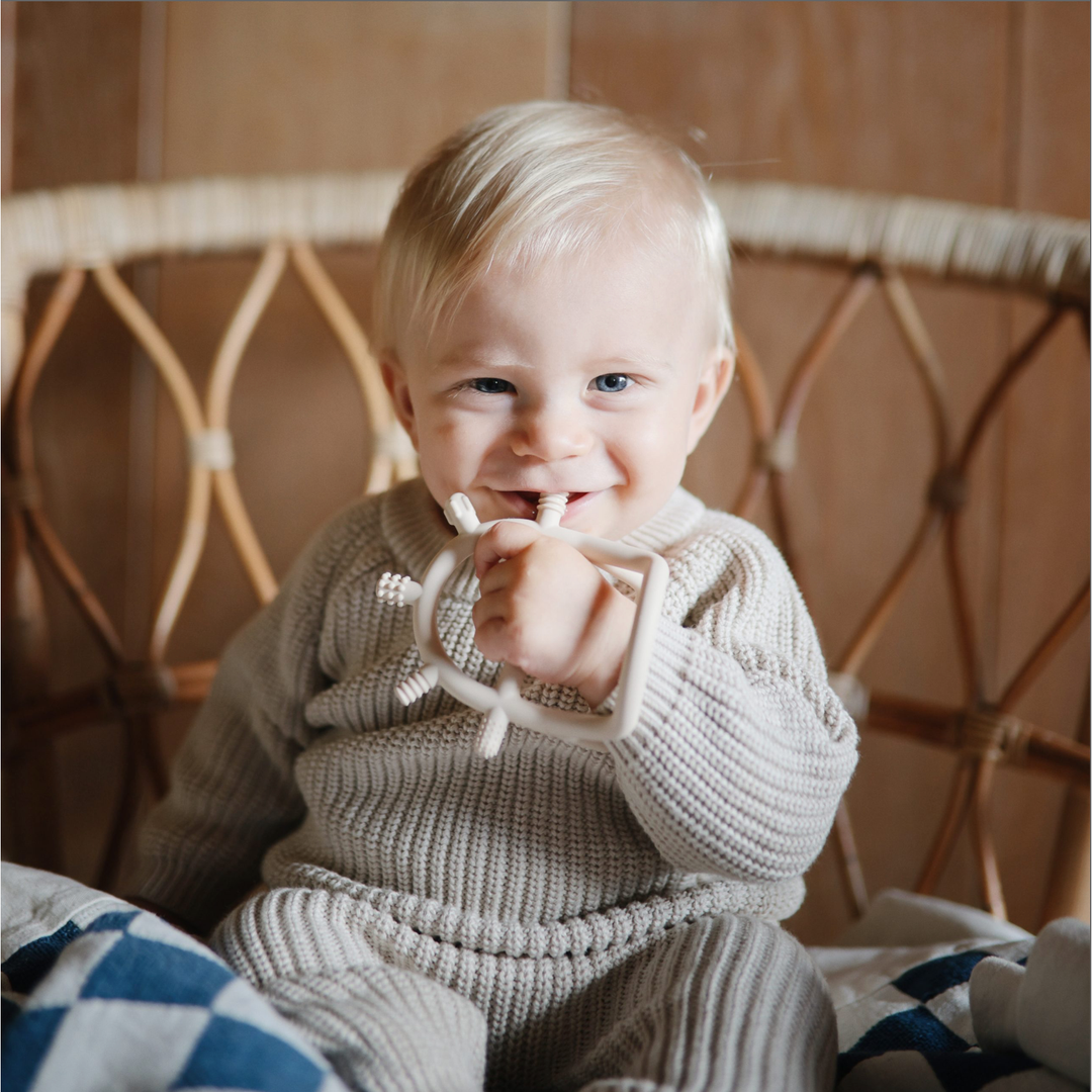 SENSORY GRIP TEETHER shifting sand