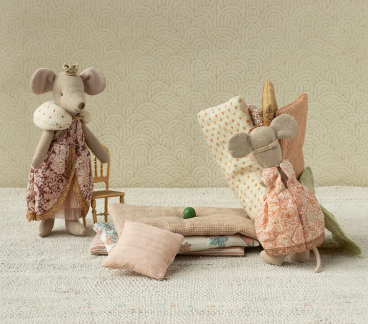 MAILEG Princess and the pea, Big sister mouse