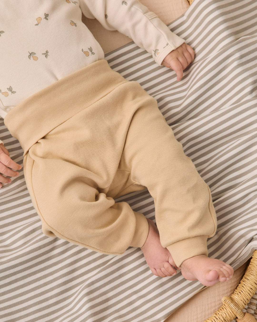 ORGANIC Side Snap Bodysuit + Pant Set Pears