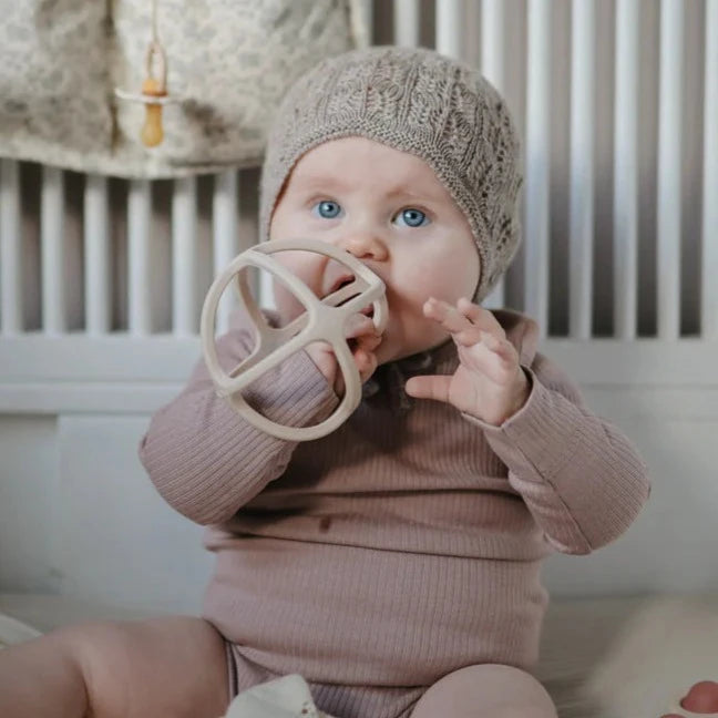 BALL TEETHER shifting sand
