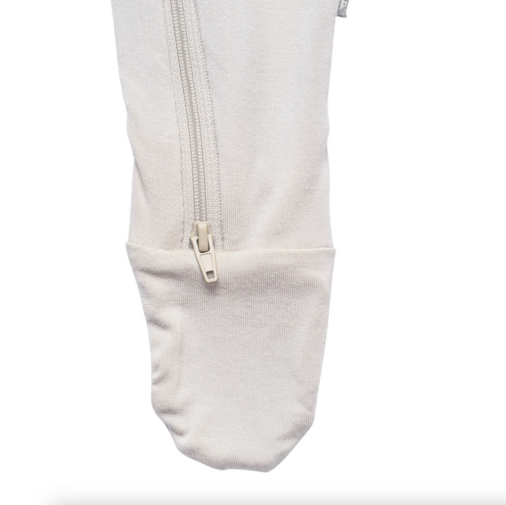 KYTE BABY zippered footie in oat