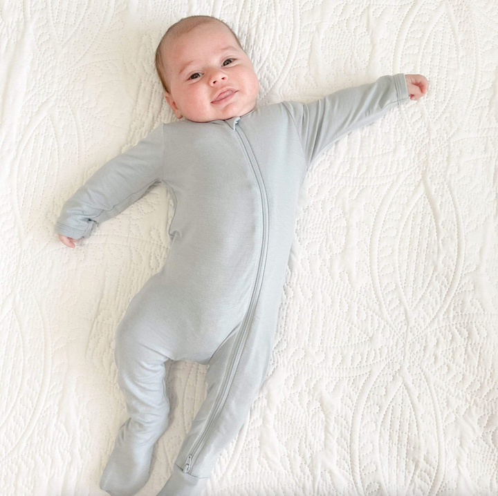 KYTE BABY Zippered Footie in Fog